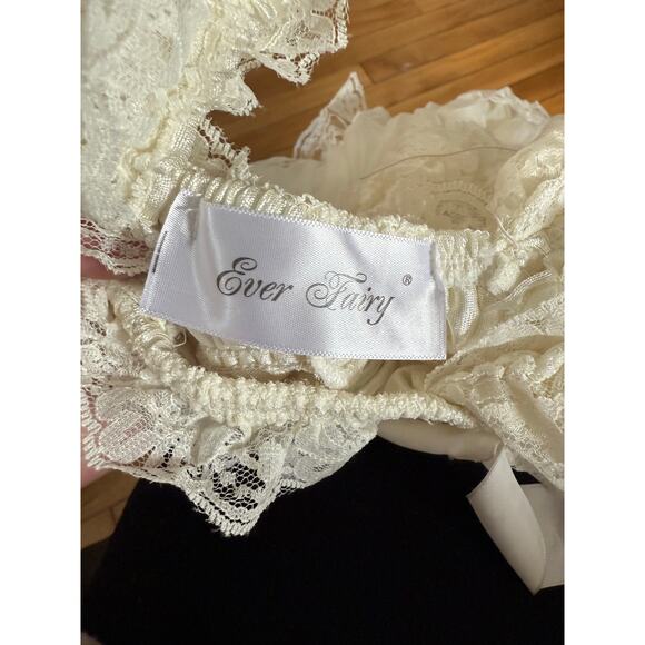 Everfairy cream lace little girls dress - Picture 2 of 6